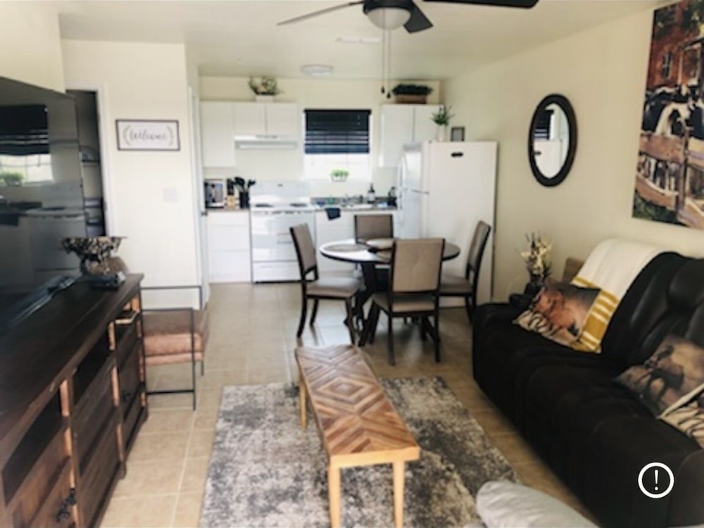 Traditional Condo photo 1