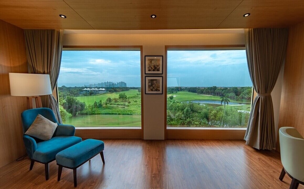 Executive Room, 1 King Bed, Golf View photo 1