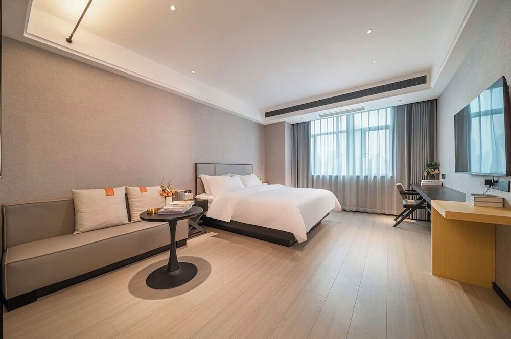 Room, City View