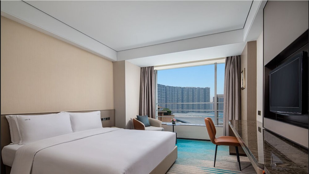 Premium Room, 1 King Bed, Club Lounge Access (Up to 3 Adults) - Photo 6