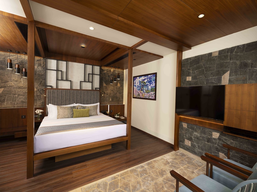 Premium Honeymoon Room with Plunge Pool photo 2