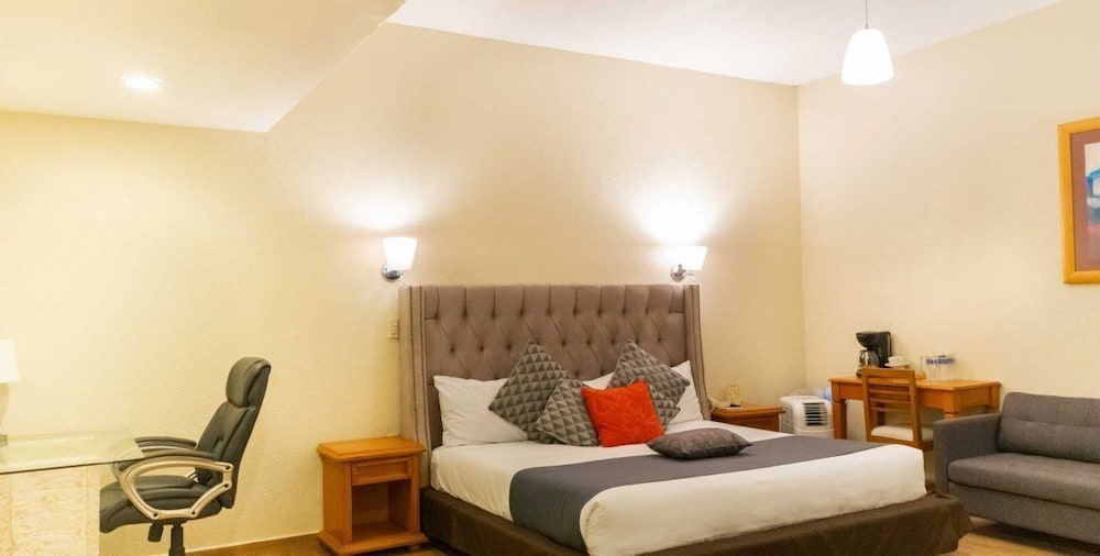 Junior Studio Suite, 1 King Bed, Garden View photo 1
