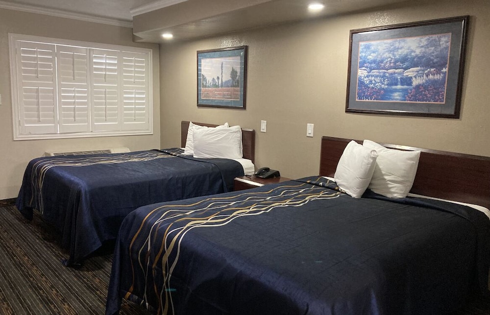 Standard Room, 2 Queen Beds photo 1