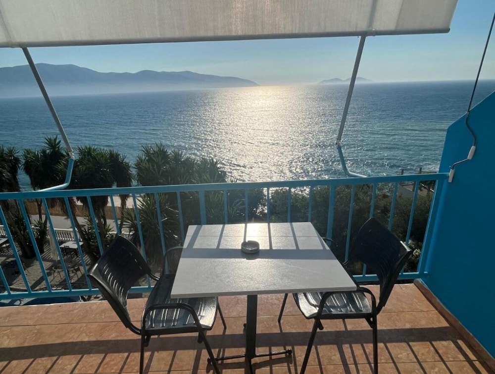 Classic Triple Room, Beach View