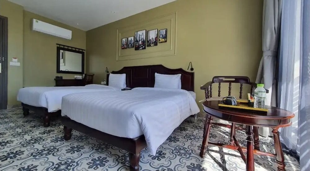 Deluxe Double or Twin Room, 1 King Bed, Patio, Courtyard View