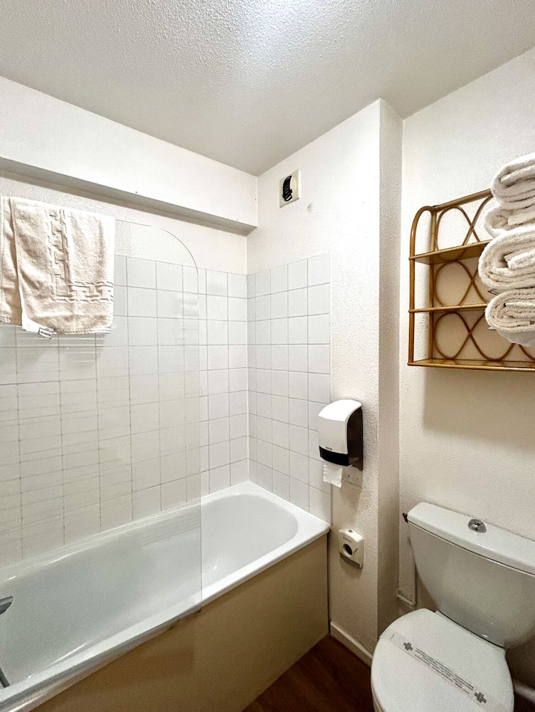 Standard Room, Multiple Beds - Photo 2