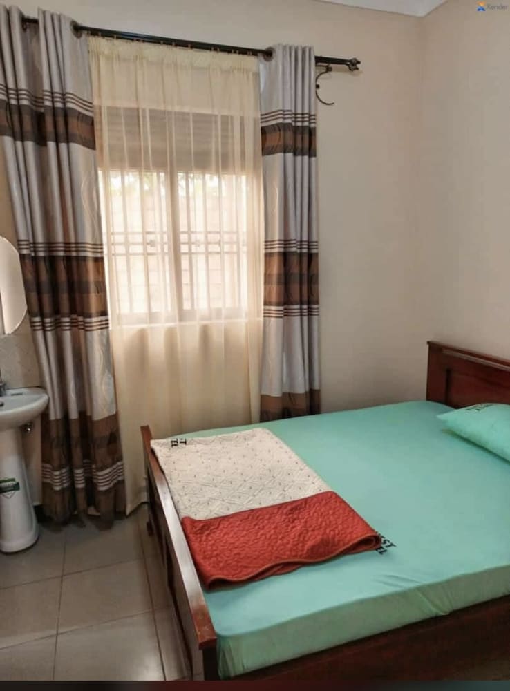 Basic Room, 1 King Bed, Non Smoking photo 1