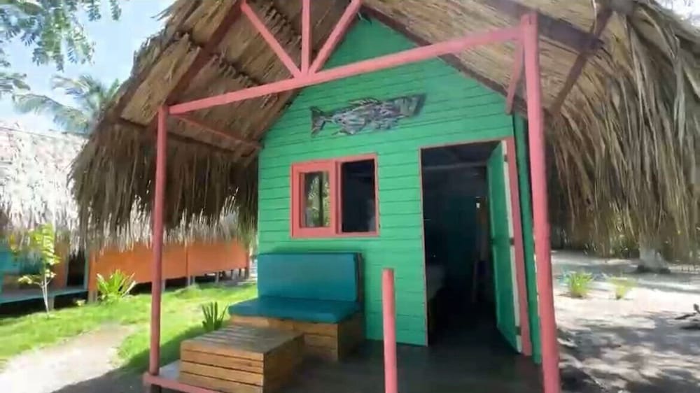 Cabin (Bungalow 2 -Pink) photo 2