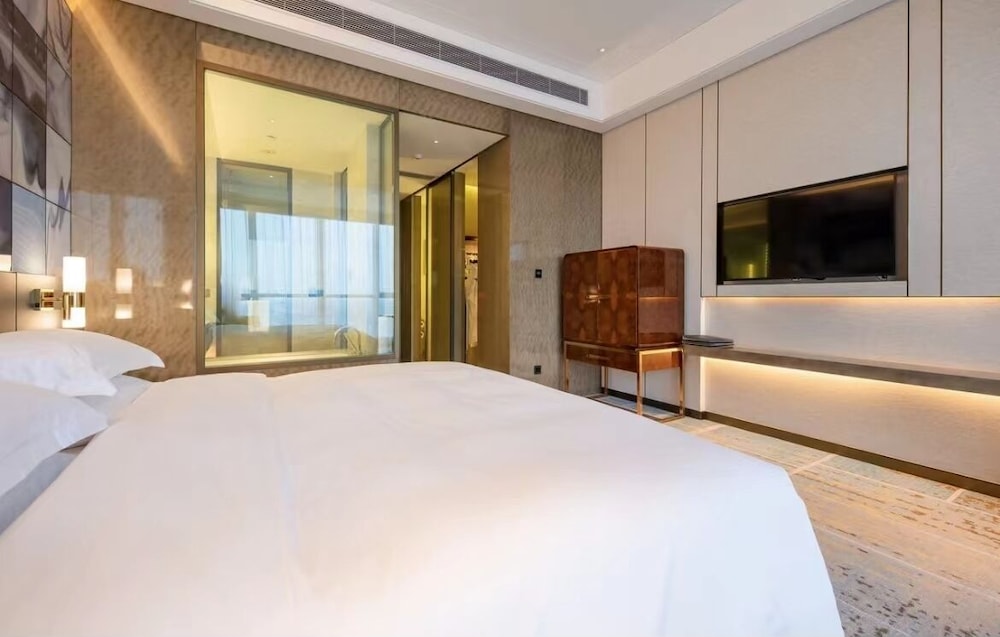 Superior Room, 1 King Bed, Non Smoking photo 2