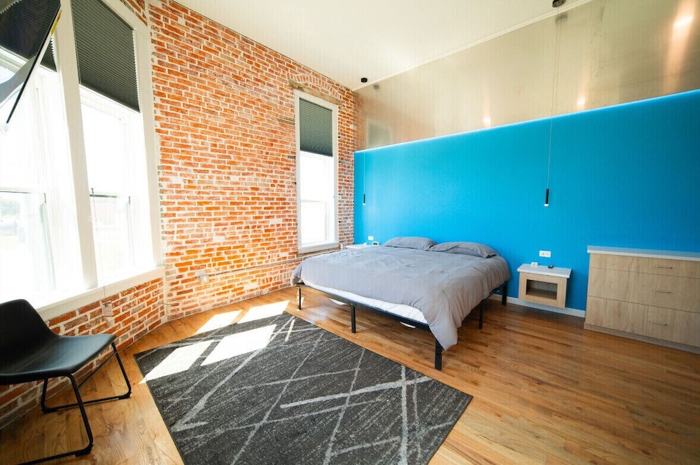 Business Studio Suite, 1 King Bed, Non Smoking, Kitchenette