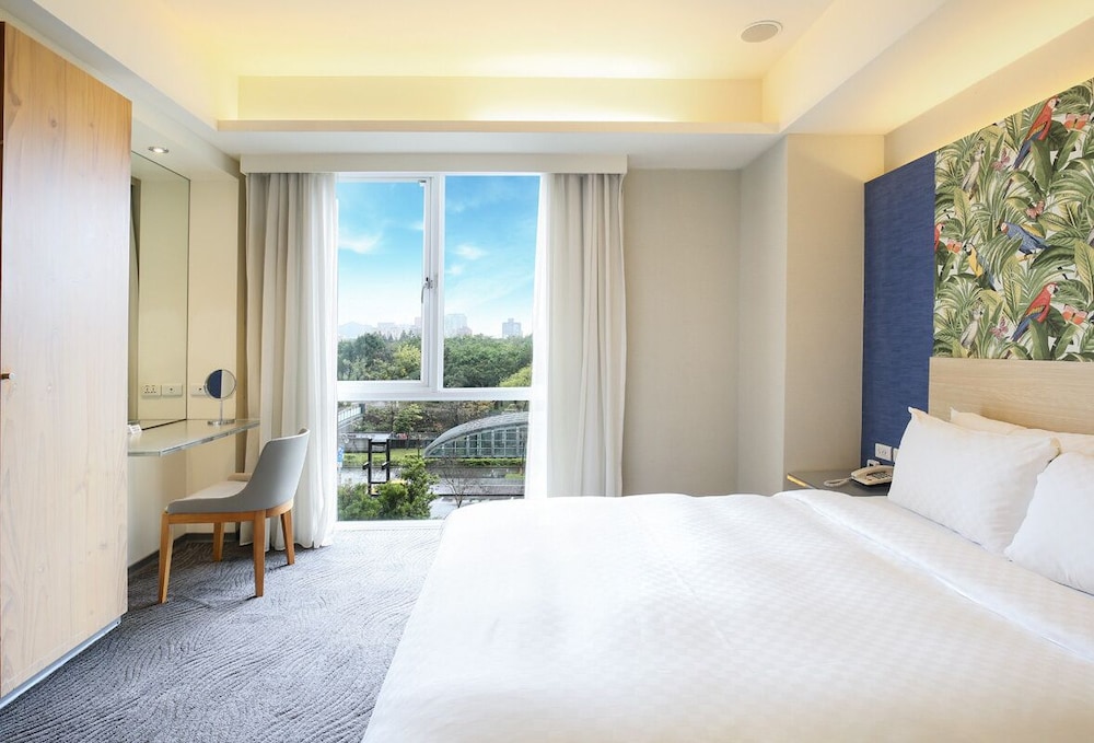 Deluxe Double Room, 1 Queen Bed, City View