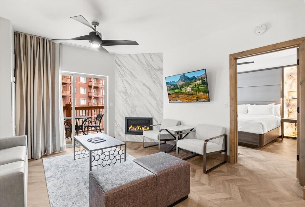 Superior Condo, 2 Bedrooms