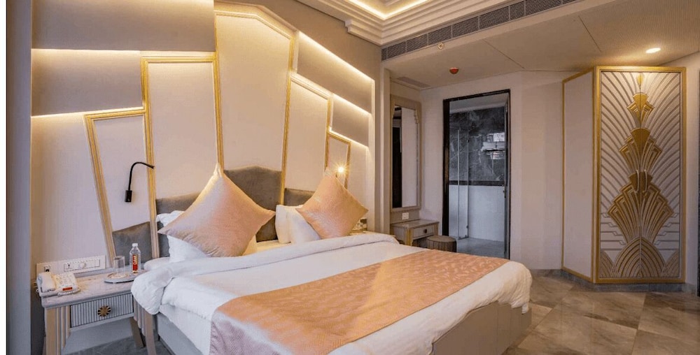 Water Chalet One Bedroom Villa with Plunge Pool
