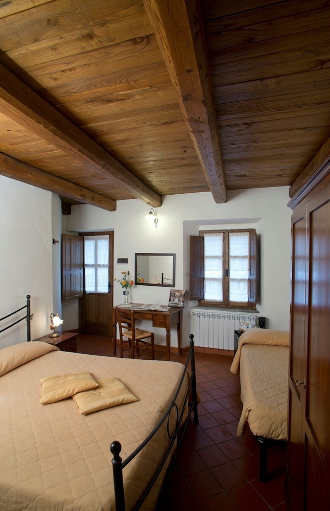 Classic Triple Room photo 2