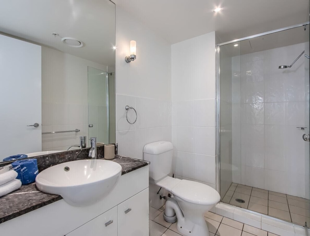 Premium Two-Bedroom Apartment with Ocean View (High Floor) photo 3