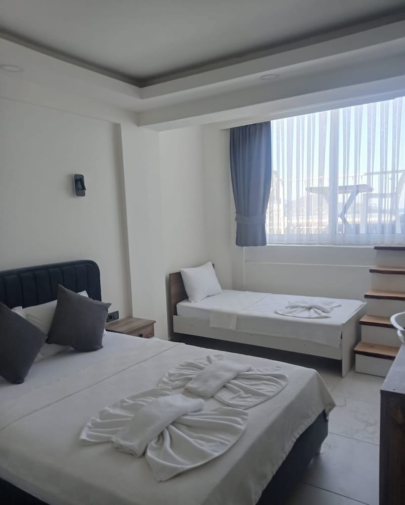 Standard Room, Multiple Beds, Partial Sea View