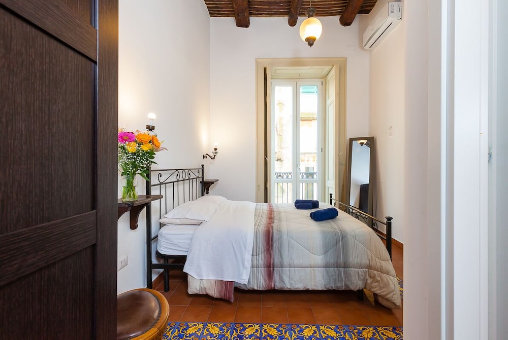 Double Room, 1 King Bed