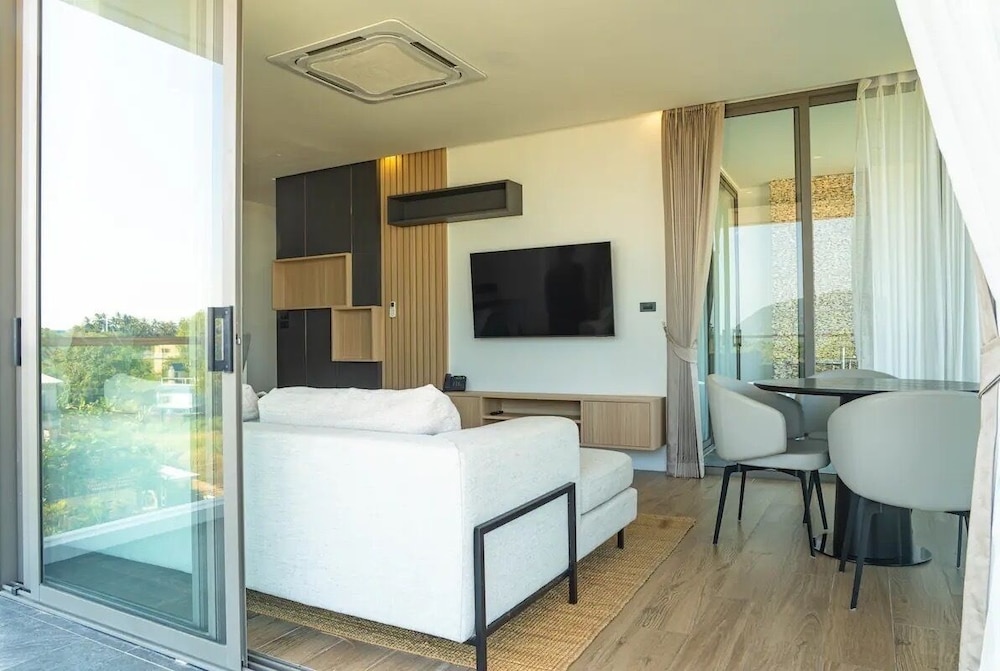 Two-Bedroom Apartment with Mountain View photo 1