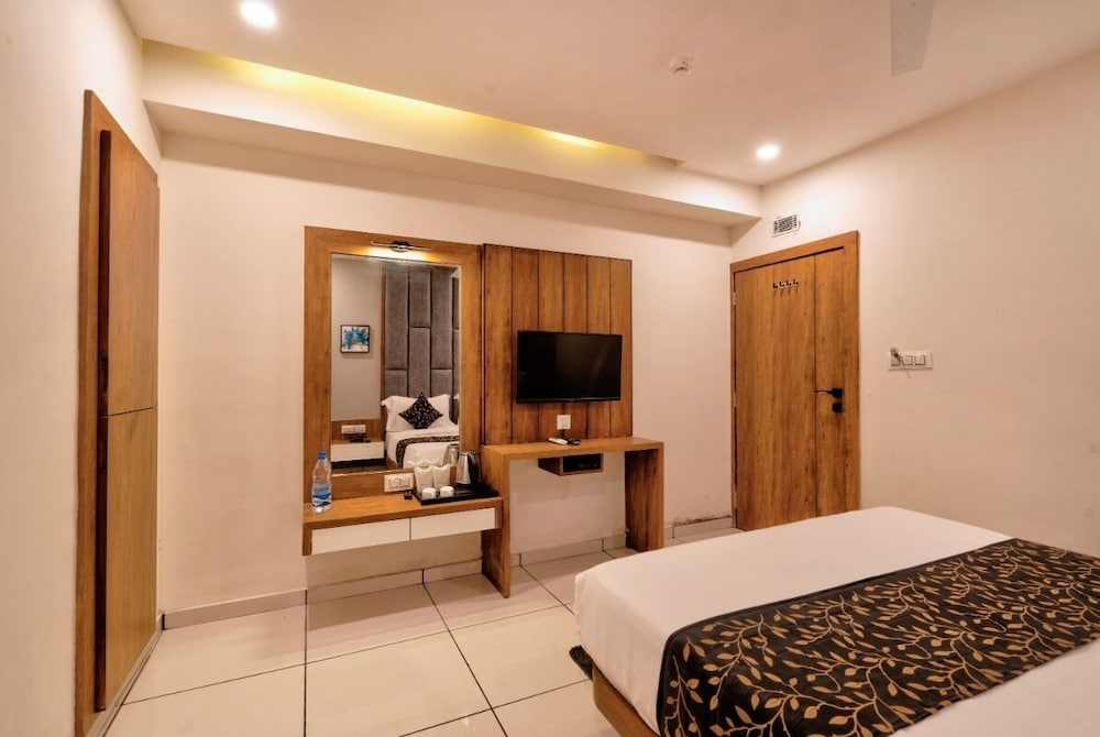 Deluxe Room - Photo 6