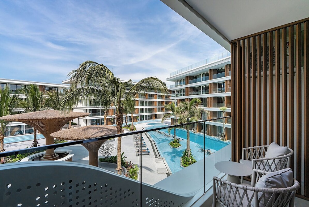 Premier Triple Room, Balcony, Pool View photo 2