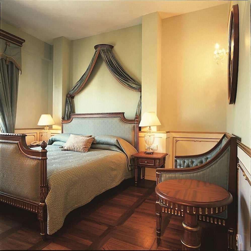Suite - Photo 1