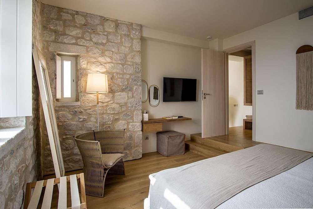 Luxury Suite photo 3