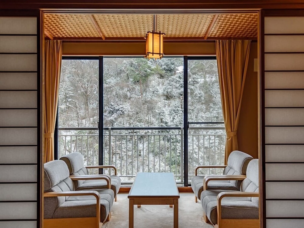 Standard Japanese-Style Room with Mountain View photo 3