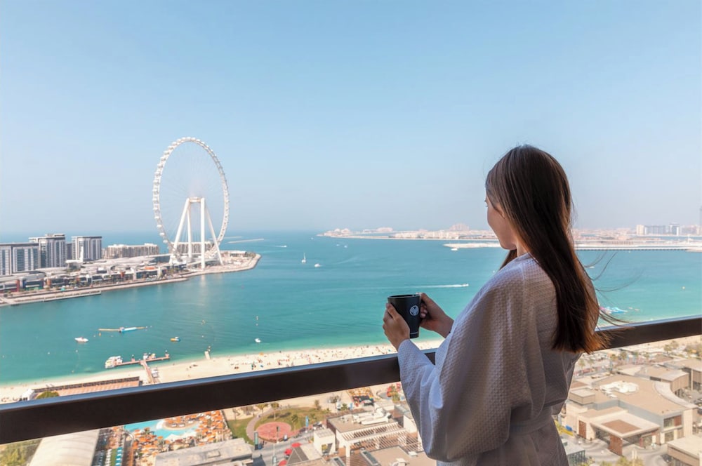 Room, 1 King Bed, Balcony (Sea Front View Lounge Access)