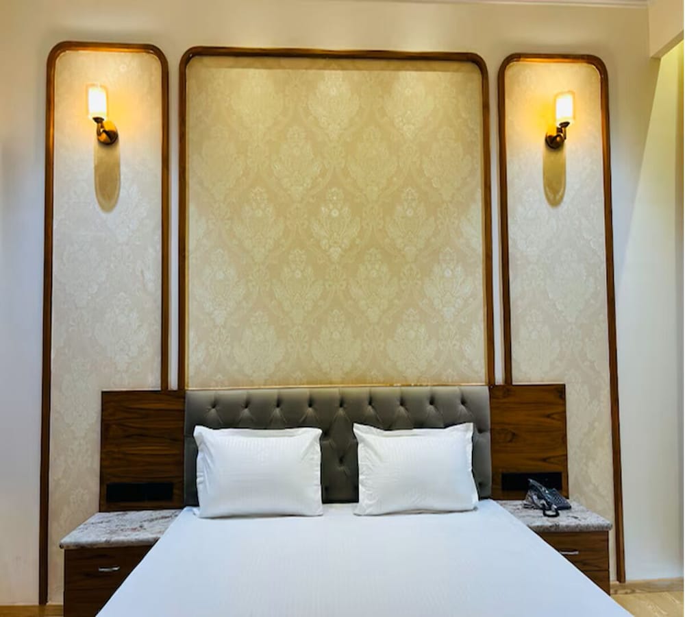 Mountain View Deluxe Balcony Room ( Centrally Hot And Cold AC ) photo 1