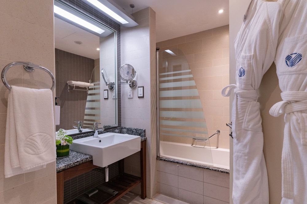 Room, 2 Twin Beds, Balcony (Sea Front View)