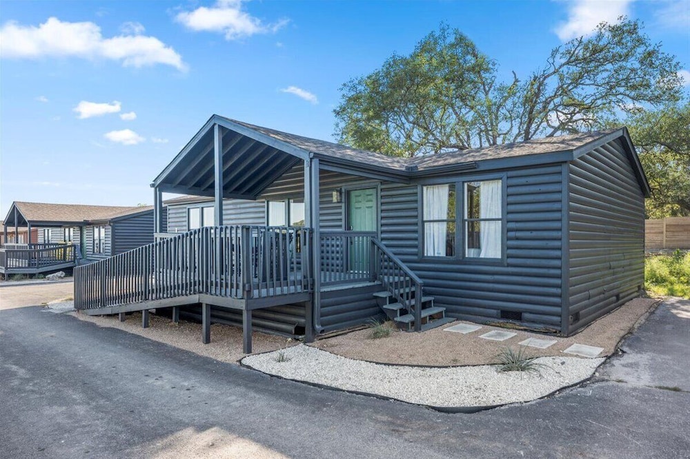 Starlight Cabin L, Pet-Friendly, Pool,  Games, Events, Groups near Canyon Lake (Sleeps 8) photo 3