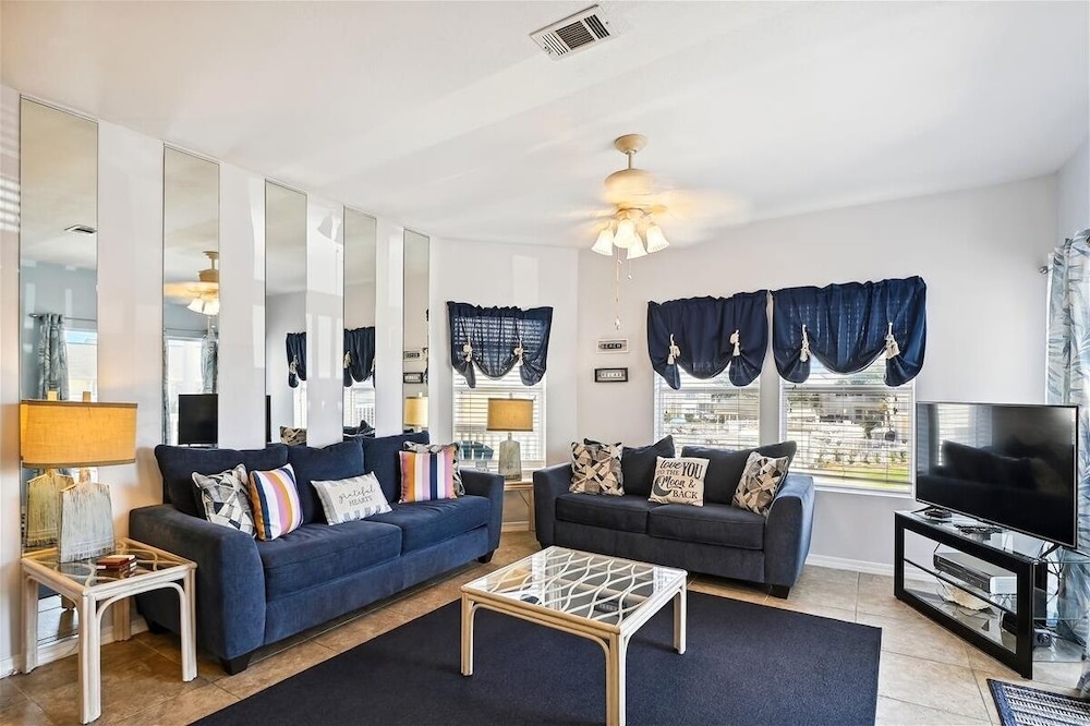 Condo, 2 Bedrooms