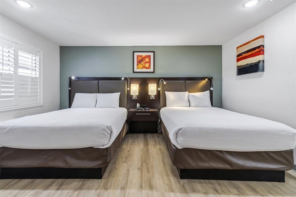 2 Double Beds ADA Accessible photo 3