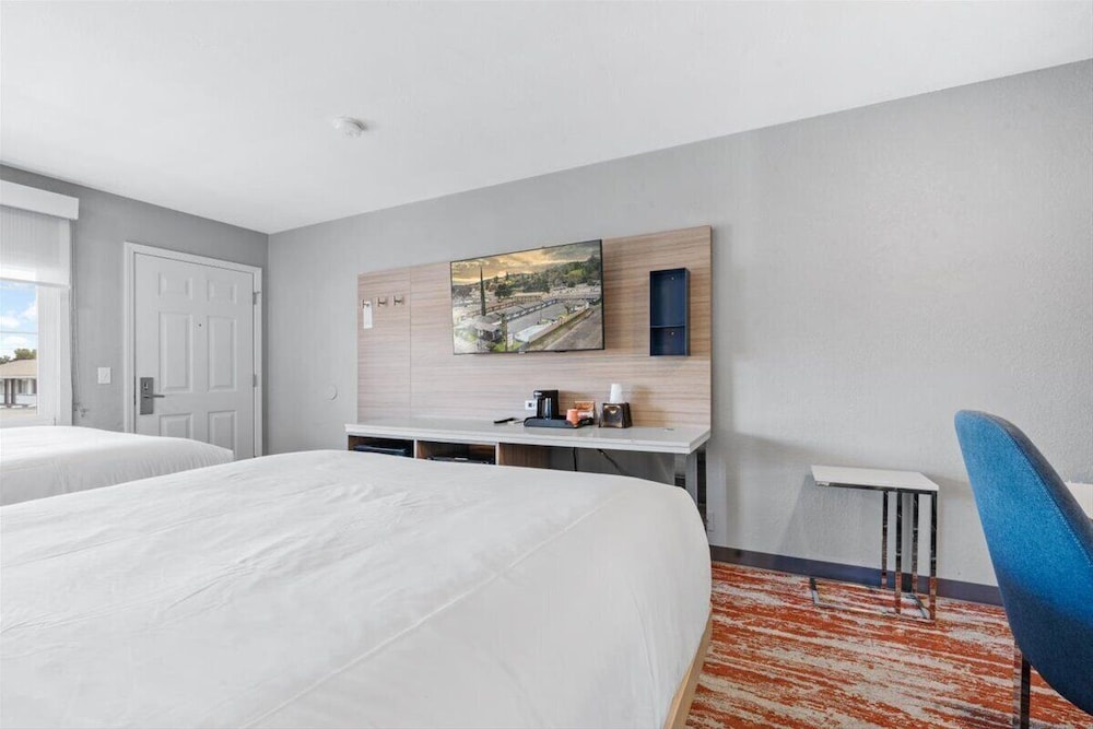 Standard Room, 2 Queen Beds, Non Smoking photo 1