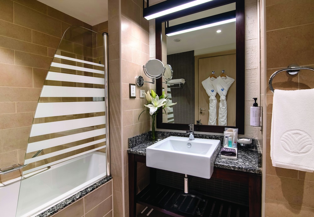 Room, 1 King Bed, Balcony, Sea View (Ain Dubai) thumbnail 5