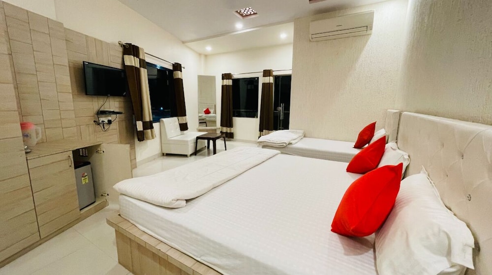 Luxury Triple Room