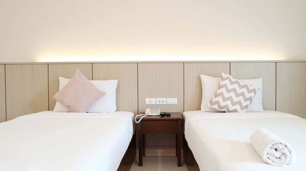 Standard Twin Room - Photo 6