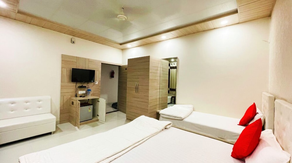 Basic Triple Room photo 1