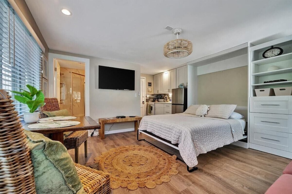 Exclusive Studio, Balcony, Bay View photo 3