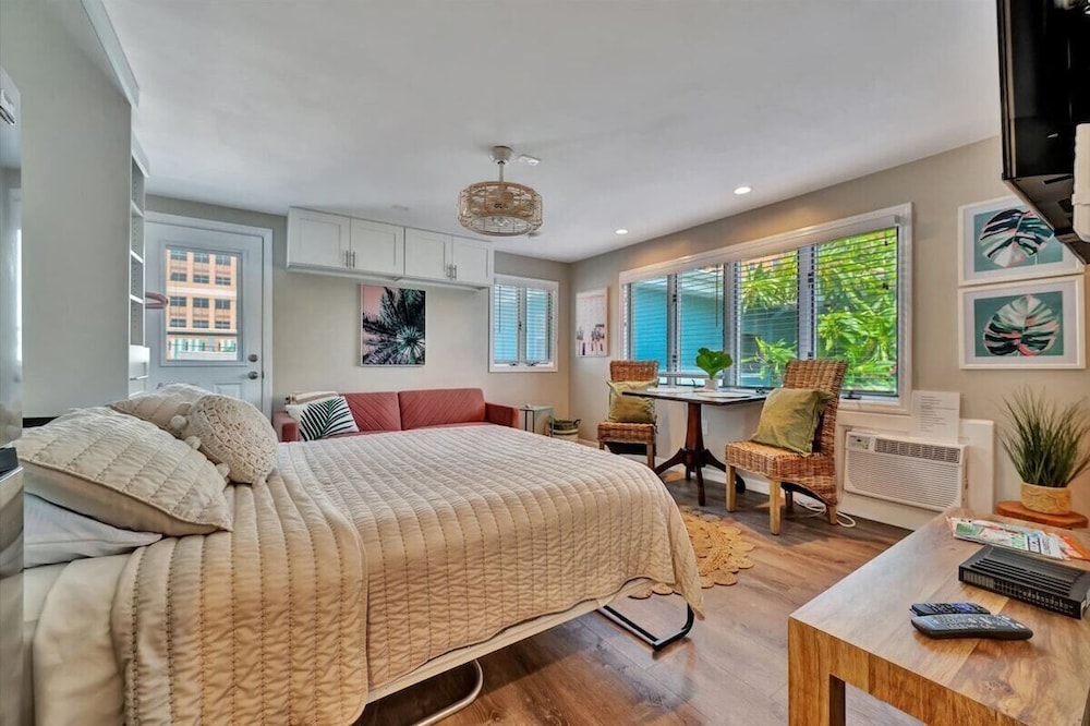 Exclusive Studio, Balcony, Bay View photo 2