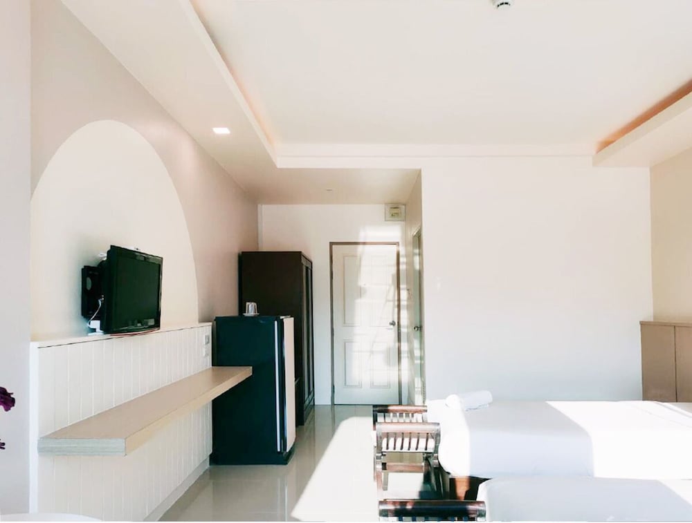 Standard Twin Room - Photo 4
