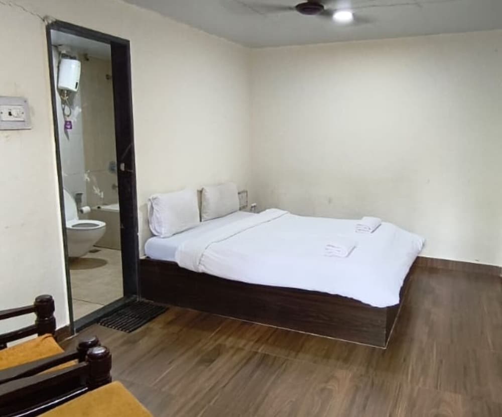 Suite Room River Facing