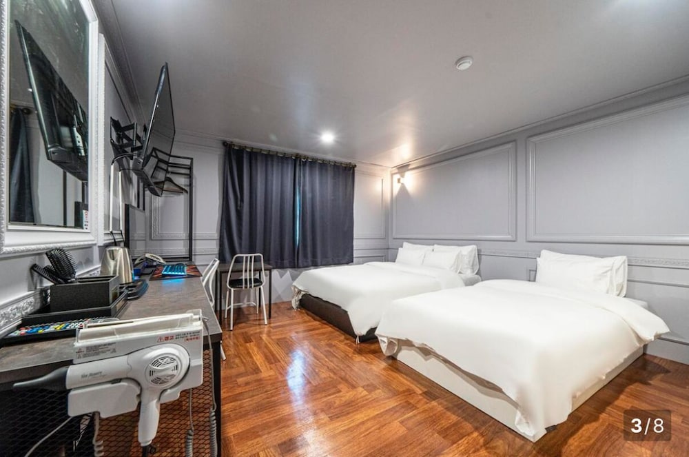 Classic Twin Room