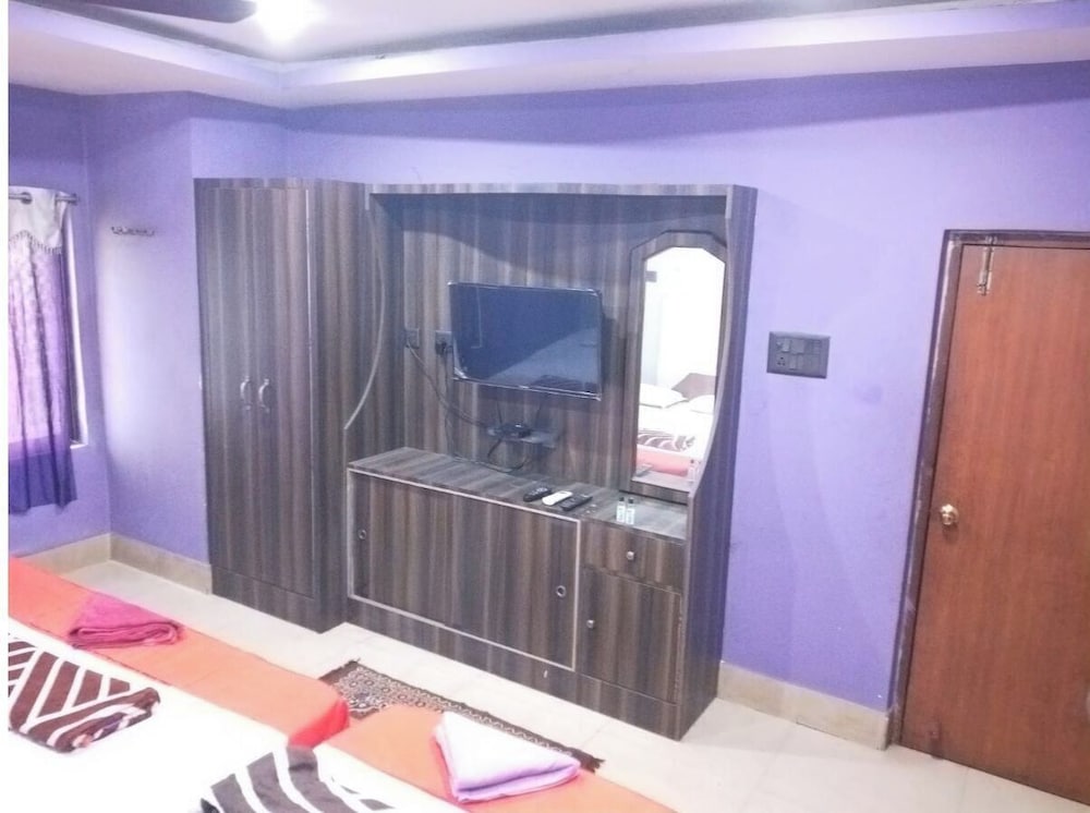 Family Room, 1 Bedroom - Photo 5