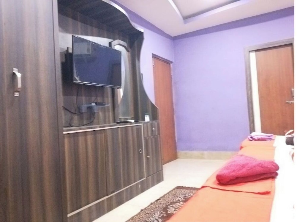Family Room, 1 Bedroom - Photo 17