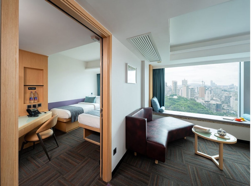 Hi-View Family Suite Room