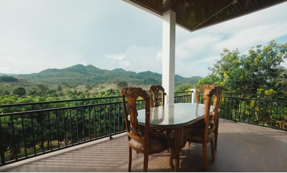 Presidential Suite, Mountain View photo 2
