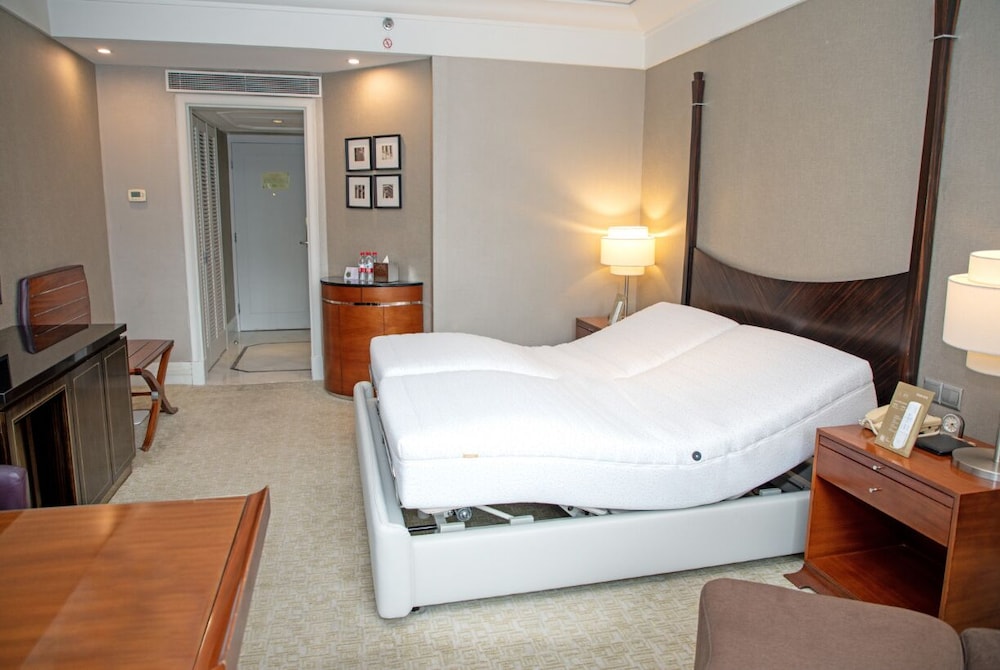 Cathay Garden Al Deep Sleep Superior Deluxe King Bed Room