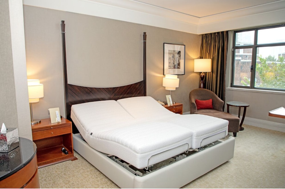 Cathay Garden Al Deep Sleep Superior Deluxe King Bed Room