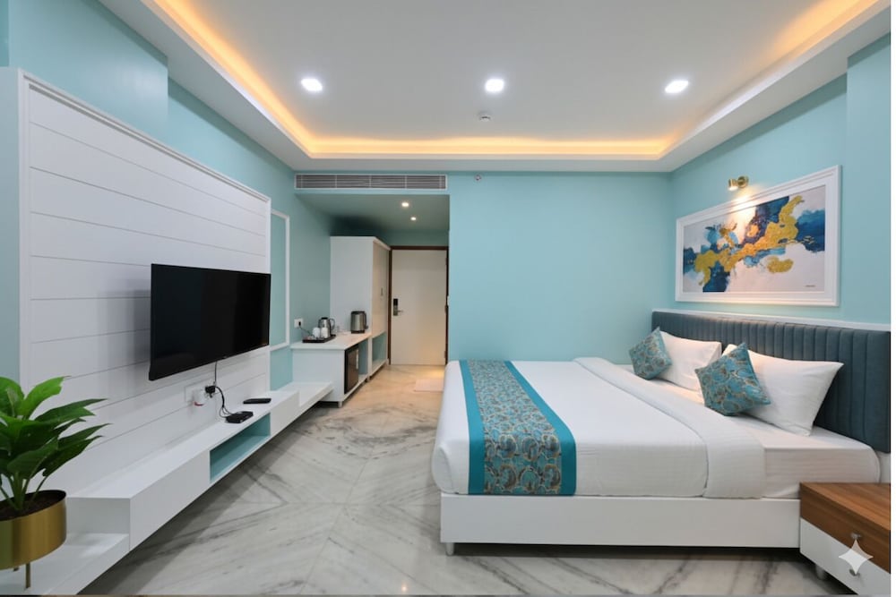 Deluxe Room, 1 King Bed, Non Smoking photo 1